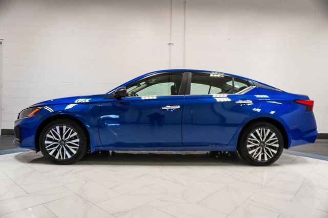 2025 Nissan Altima SV AWD - 23010812 - 32