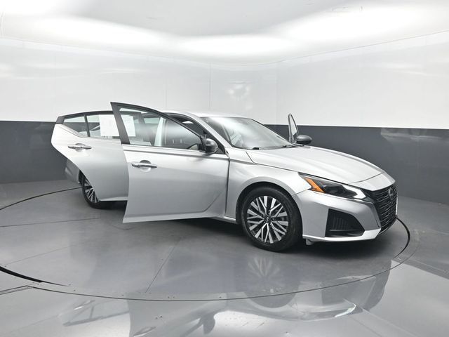 2025 Nissan Altima SV FWD - 23053890 - 31