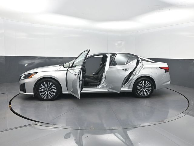 2025 Nissan Altima SV FWD - 23053890 - 32
