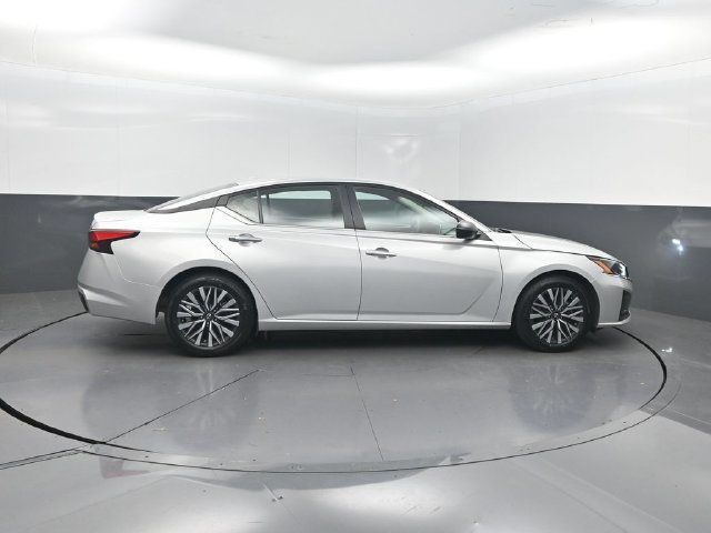 2025 Nissan Altima SV FWD - 23071754 - 28