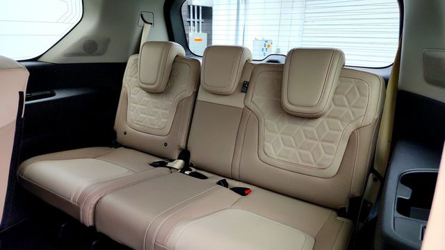 2025 Nissan Armada Platinum w/ Illuminated Kick Plates - 23045540 - 19