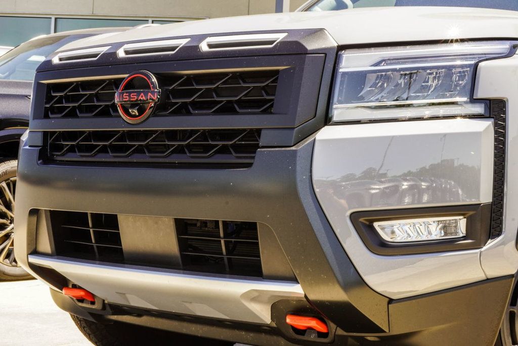 Nissan Frontier photo 2
