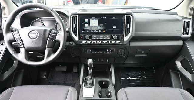 2025 Nissan Frontier Crew Cab SV - 23045702 - 8