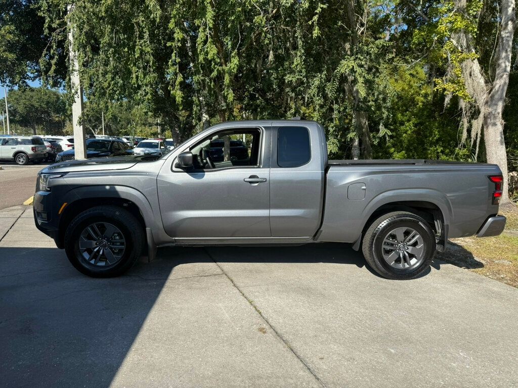 2025 Nissan Frontier King Cab SV photo 2