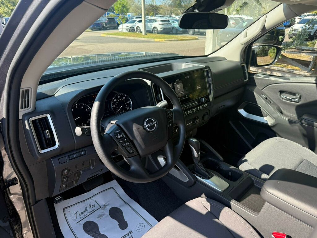 2025 Nissan Frontier King Cab SV photo 3