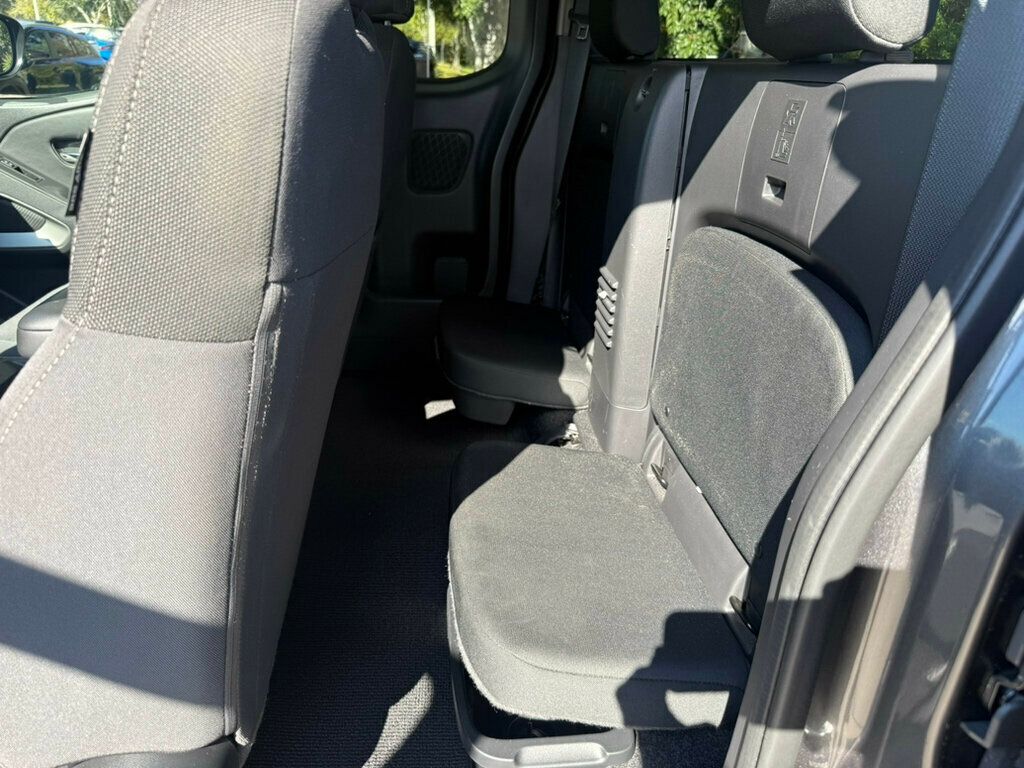 2025 Nissan Frontier King Cab SV photo 7
