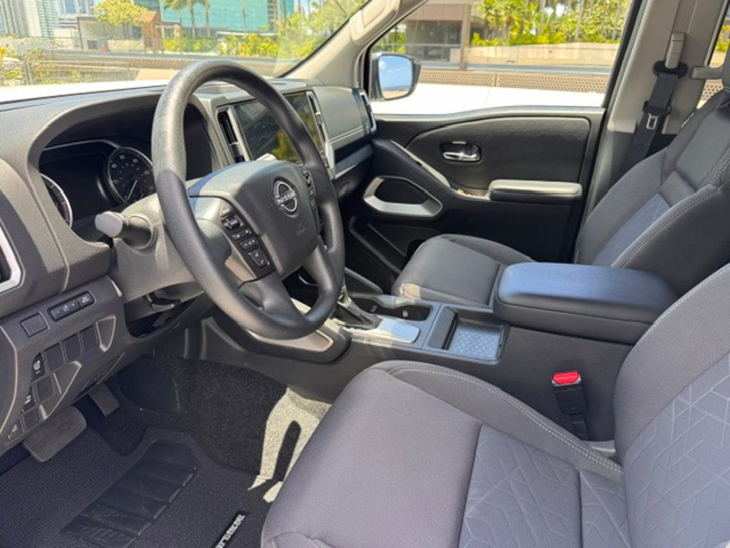 2025 Nissan Frontier SV Crew Cab, 1-Owner, V6, Ultra Low Mileage! 4x2 - 23032852 - 20
