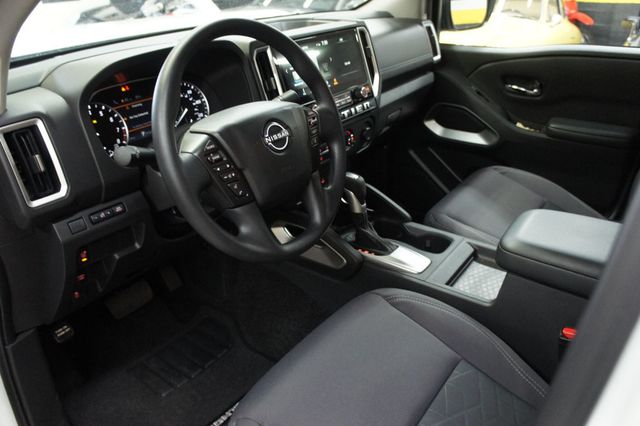 2025 Nissan Frontier SV Crew Cab, 1-Owner, V6, Ultra Low Mileage! 4x2 - 23032852 - 27