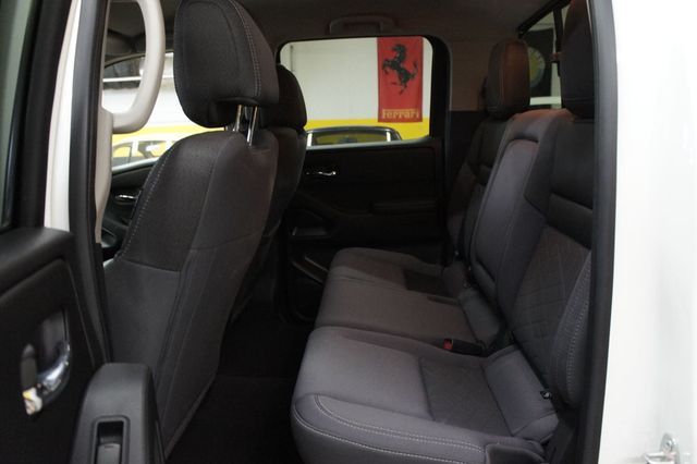2025 Nissan Frontier SV Crew Cab, 1-Owner, V6, Ultra Low Mileage! 4x2 - 23032852 - 28