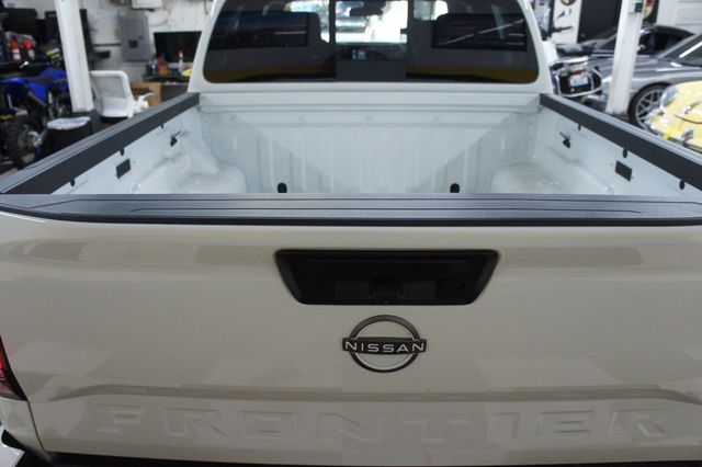2025 Nissan Frontier SV Crew Cab, 1-Owner, V6, Ultra Low Mileage! 4x2 - 23032852 - 29