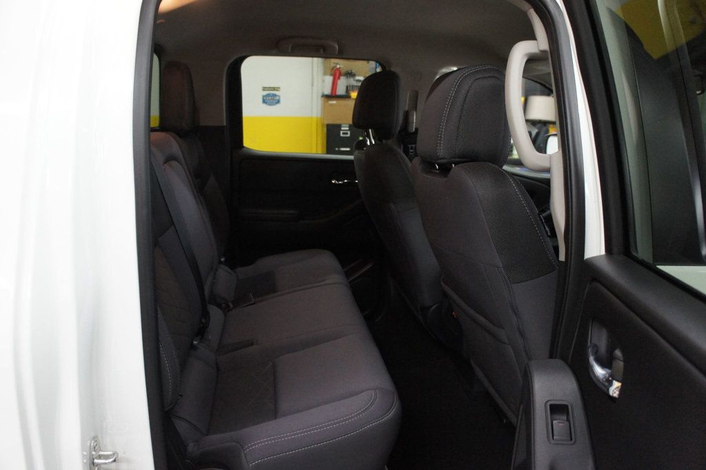 2025 Nissan Frontier SV Crew Cab, 1-Owner, V6, Ultra Low Mileage! 4x2 - 23032852 - 31