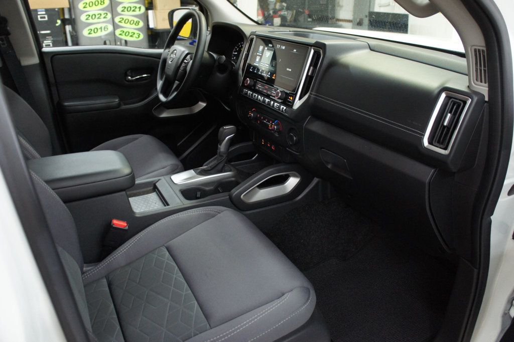 2025 Nissan Frontier SV Crew Cab, 1-Owner, V6, Ultra Low Mileage! 4x2 - 23032852 - 32