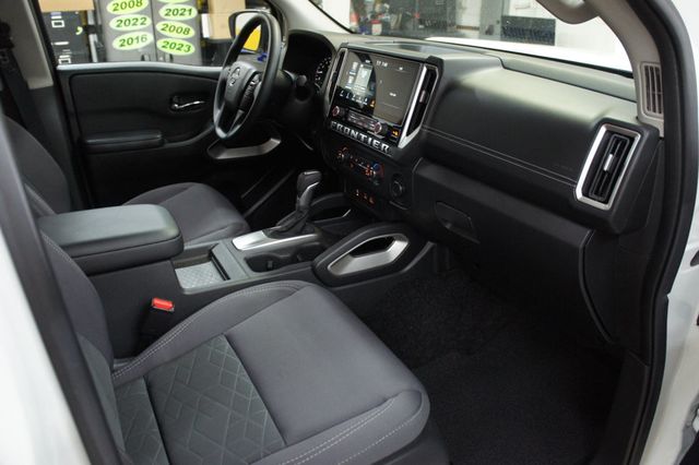 2025 Nissan Frontier SV Crew Cab, 1-Owner, V6, Ultra Low Mileage! 4x2 - 23032852 - 32