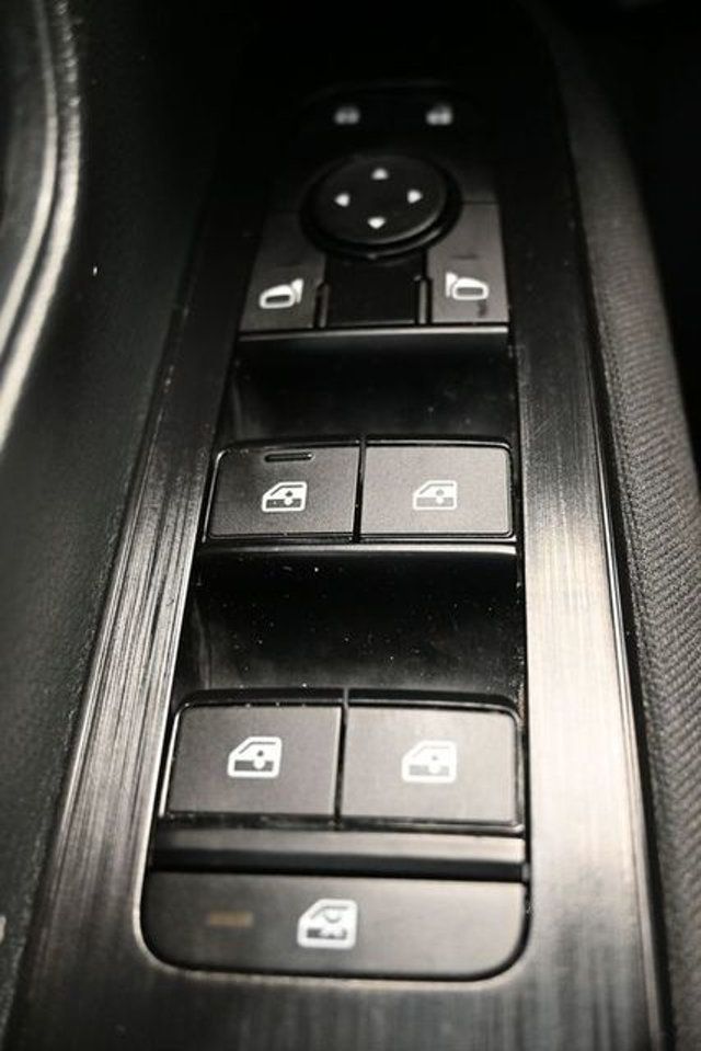 2025 Nissan Kicks S FWD - 22992685 - 19