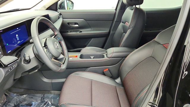 2025 Nissan Kicks SR AWD w/ Premium Package, Bose Audio & Panoramic Moonroof - 23094270 - 18