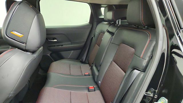 2025 Nissan Kicks SR AWD w/ Premium Package, Bose Audio & Panoramic Moonroof - 23094270 - 19
