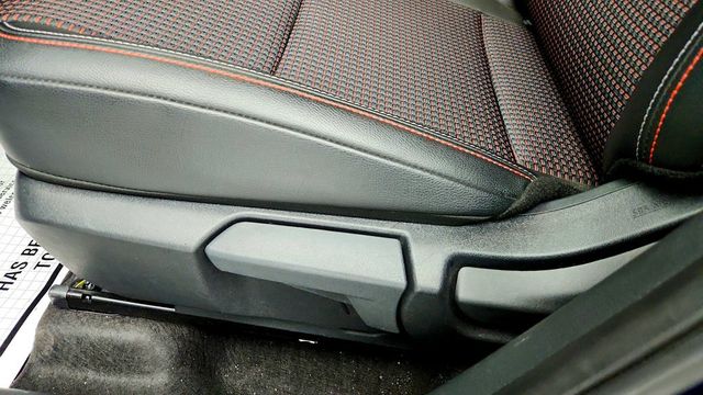 2025 Nissan Kicks SR FWD w/ 19'' Alloy Wheels & Two-Tone Premium Paint - 23100845 - 10