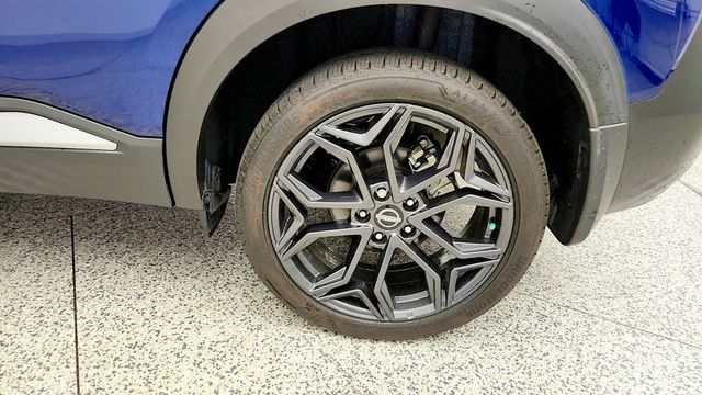 2025 Nissan Kicks SR FWD w/ 19'' Alloy Wheels & Two-Tone Premium Paint - 23100845 - 8