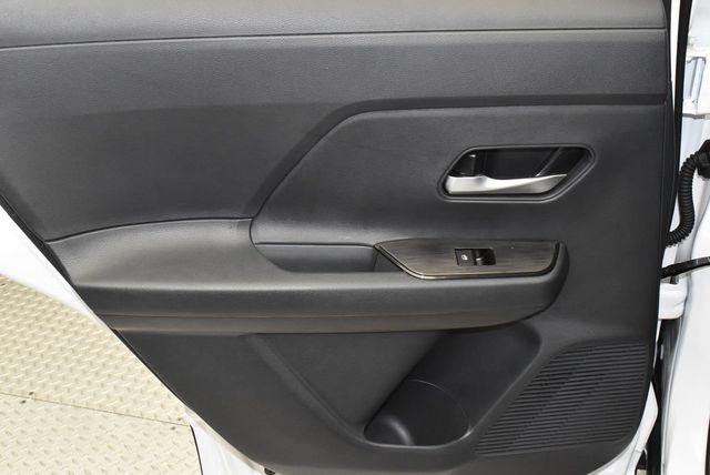 2025 Nissan Kicks SV AWD - 22982879 - 31