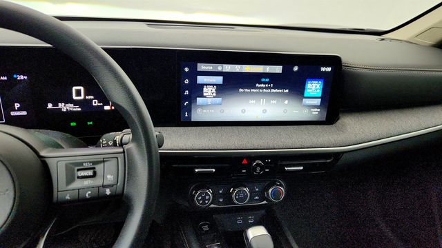 2025 Nissan Kicks SV AWD w/ Premium Package - 23000055 - 16