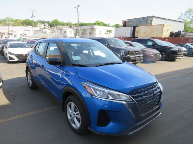 2025 Nissan Kicks Play 1.6 FWD's photo