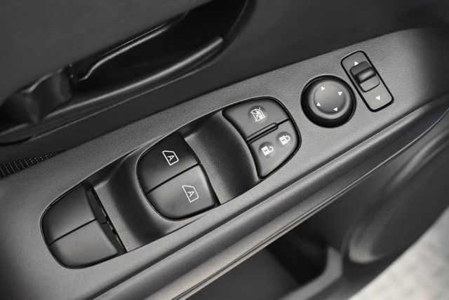 2025 Nissan Kicks Play S FWD - 23005838 - 10