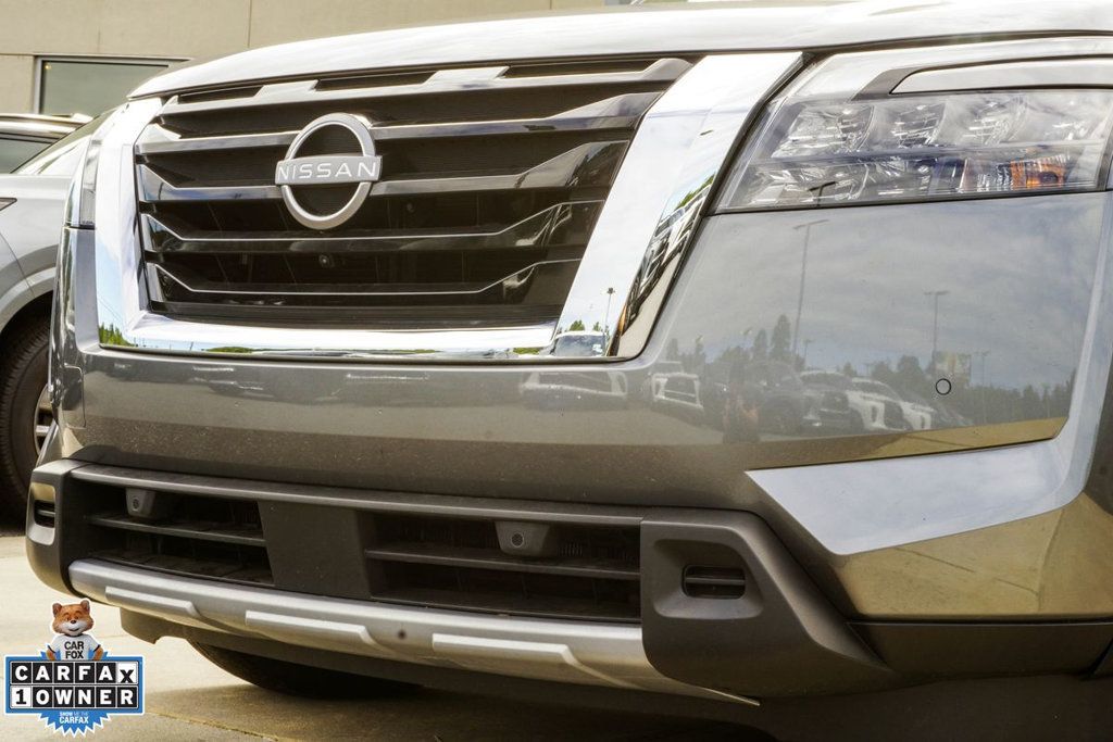 Nissan Pathfinder photo 2