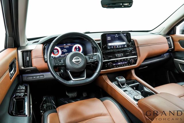 2025 Nissan Pathfinder Platinum 4WD's photo