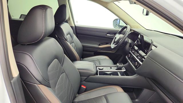 2025 Nissan Pathfinder Platinum 4WD - 22999476 - 23