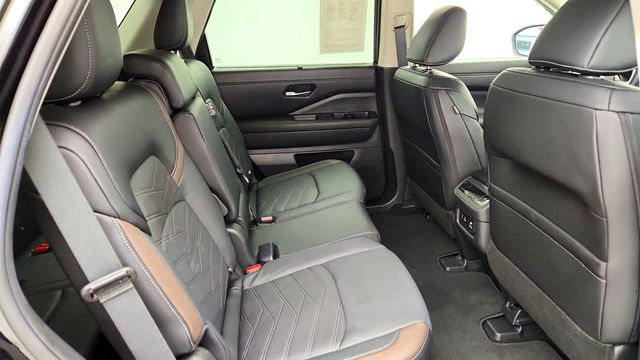 2025 Nissan Pathfinder Platinum 4WD - 23092727 - 24