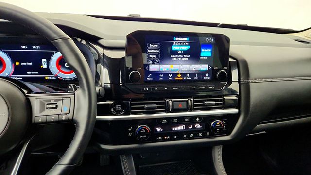 2025 Nissan Pathfinder Platinum 4WD w/ 2nd-Row Captain Chairs - 23025765 - 17