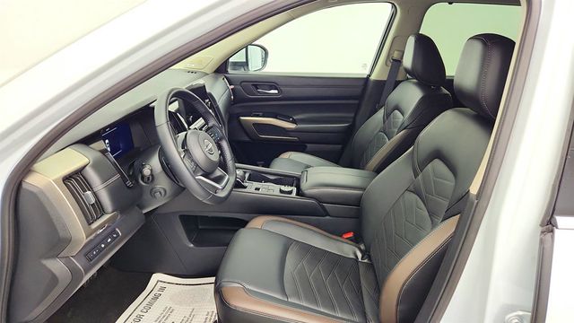 2025 Nissan Pathfinder Platinum 4WD w/ 2nd-Row Captain Chairs - 23025765 - 20