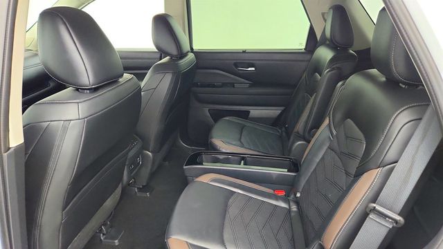 2025 Nissan Pathfinder Platinum 4WD w/ 2nd-Row Captain Chairs - 23025765 - 21