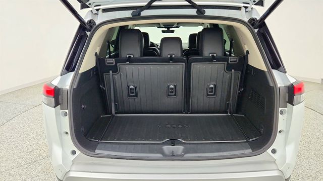 2025 Nissan Pathfinder Platinum 4WD w/ 2nd-Row Captain Chairs - 23025765 - 22