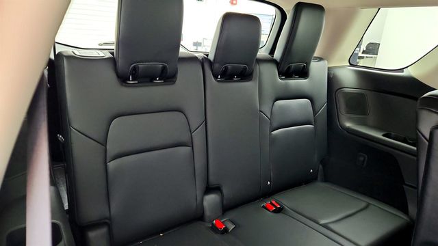 2025 Nissan Pathfinder Platinum 4WD w/ 2nd-Row Captain Chairs - 23025765 - 23