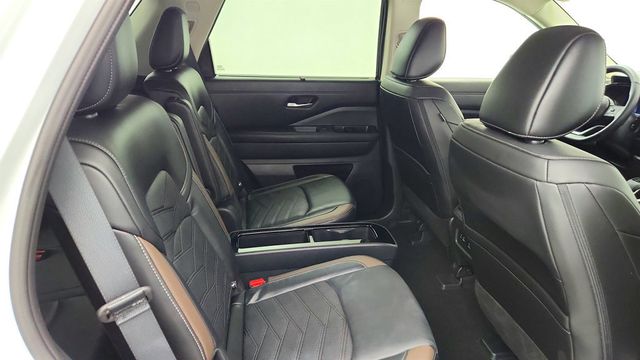 2025 Nissan Pathfinder Platinum 4WD w/ 2nd-Row Captain Chairs - 23025765 - 24