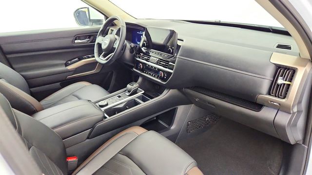 2025 Nissan Pathfinder Platinum 4WD w/ 2nd-Row Captain Chairs - 23025765 - 26