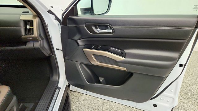 2025 Nissan Pathfinder Platinum 4WD w/ 2nd-Row Captain Chairs - 23025765 - 27