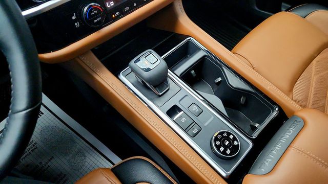 2025 Nissan Pathfinder Platinum 4WD w/Captain Chairs Pkg & Black Appearance Pkg - 23005794 - 16