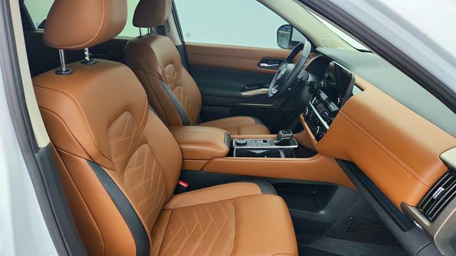 2025 Nissan Pathfinder Platinum 4WD w/Captain Chairs Pkg & Black Appearance Pkg - 23005794 - 25