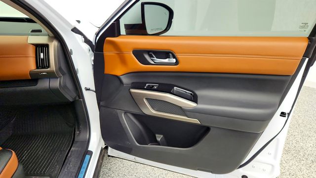 2025 Nissan Pathfinder Platinum 4WD w/Captain Chairs Pkg & Black Appearance Pkg - 23005794 - 27