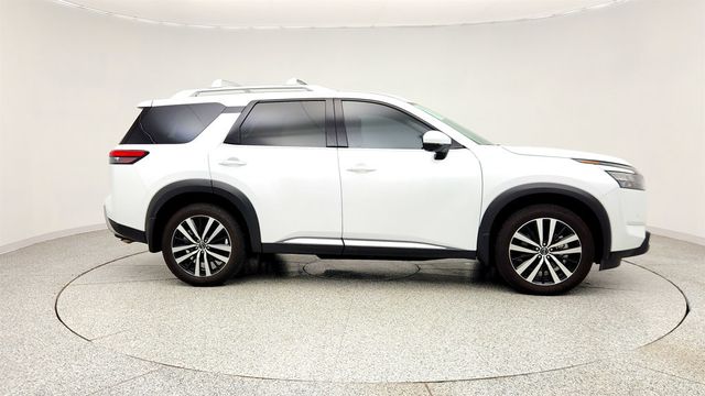 2025 Nissan Pathfinder Platinum 4WD w/Captain Chairs Pkg & Black Appearance Pkg - 23005794 - 3