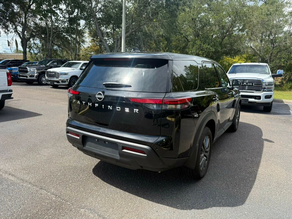 2025 Nissan Pathfinder S photo 10