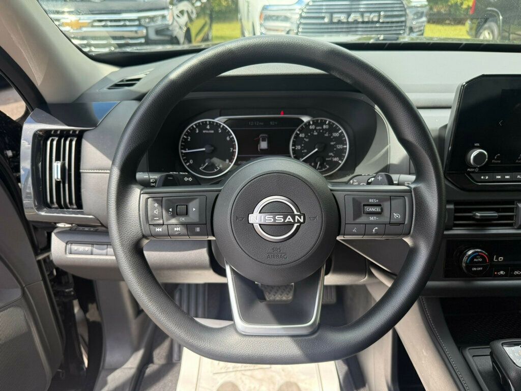 2025 Nissan Pathfinder S photo 5