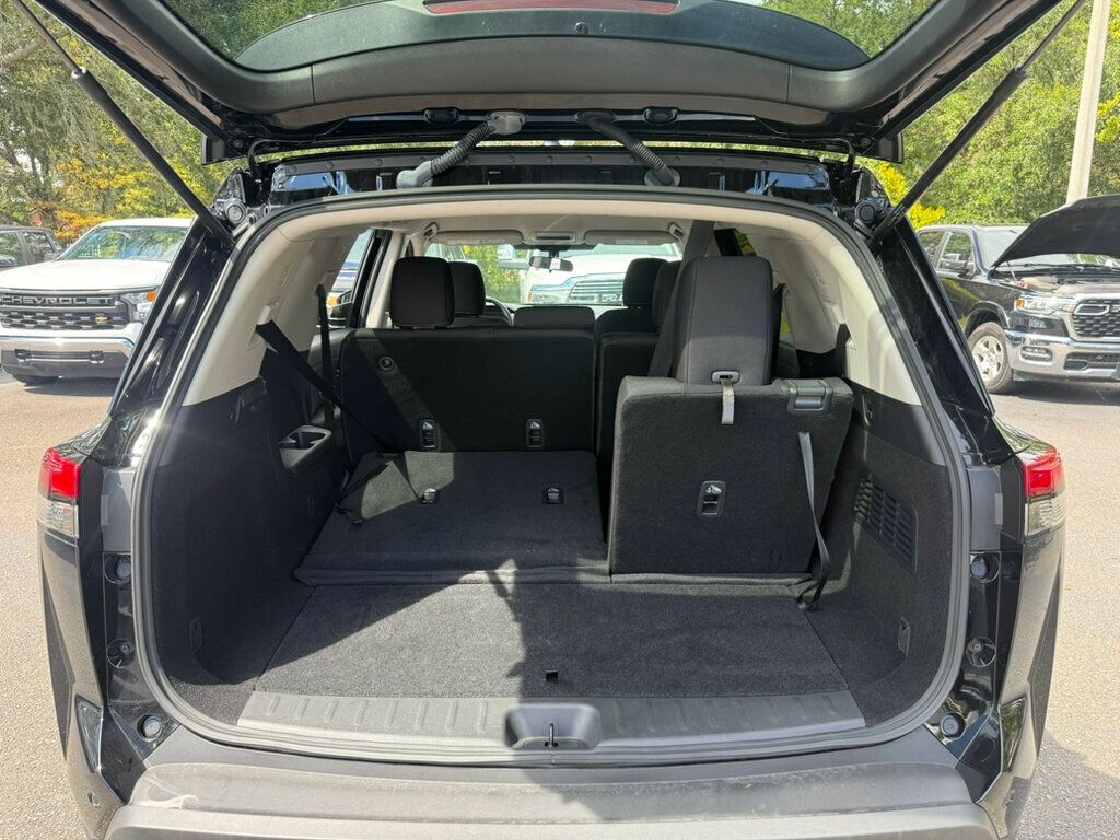 2025 Nissan Pathfinder S photo 8