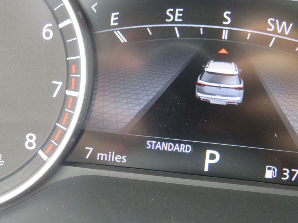 Nissan Pathfinder photo 11