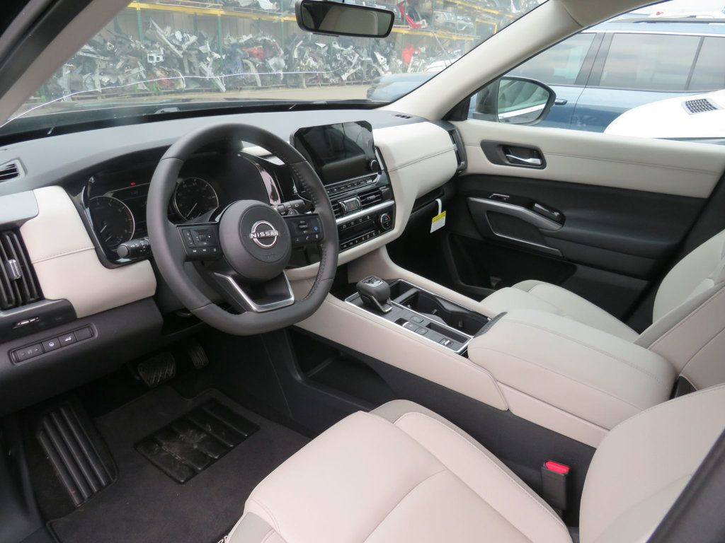 Nissan Pathfinder photo 8