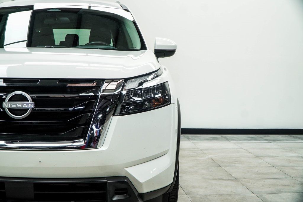 2025 Nissan Pathfinder SV photo 4