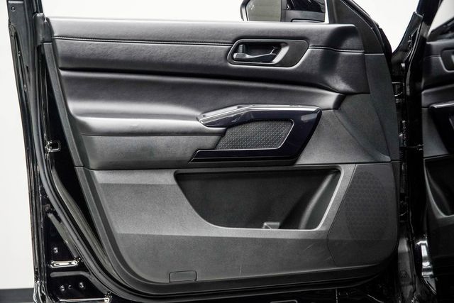 2025 Nissan Pathfinder SV 4WD - 22941594 - 31