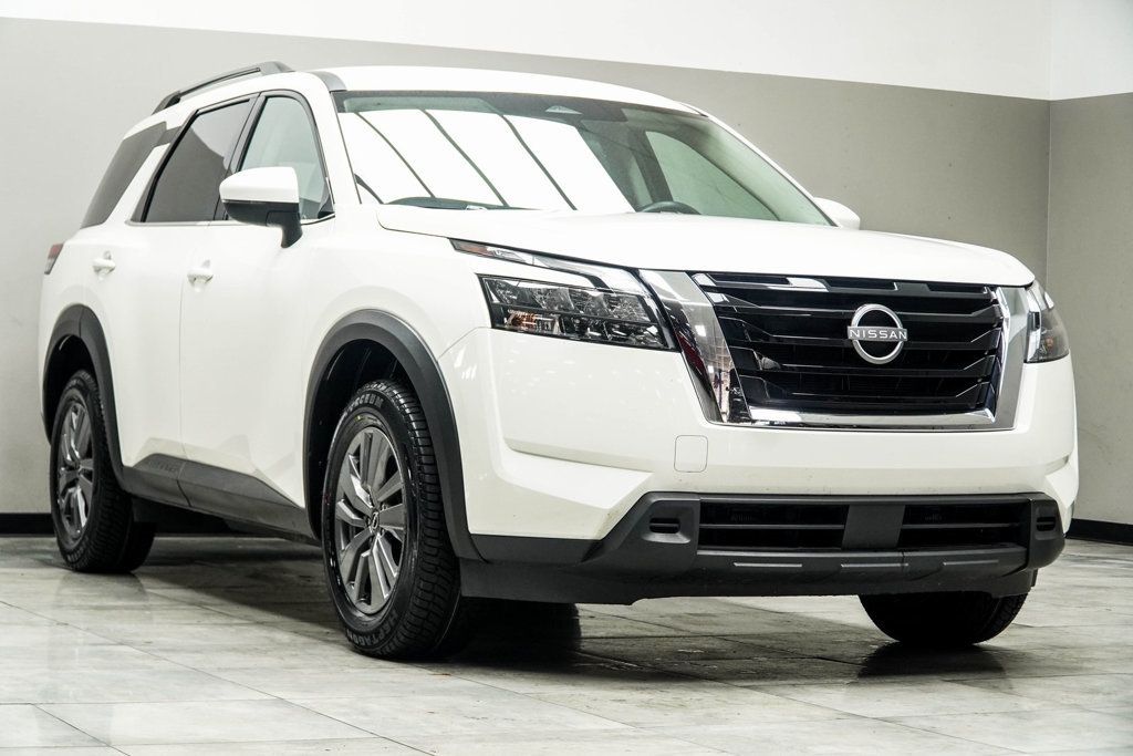 2025 Nissan Pathfinder SV photo 2